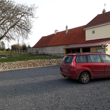 Gite " Le Vieux Noyer" Liesville-sur-Douve Luaran gambar