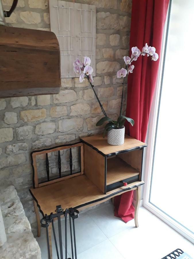 Gite " Le Vieux Noyer" Liesville-sur-Douve Luaran gambar