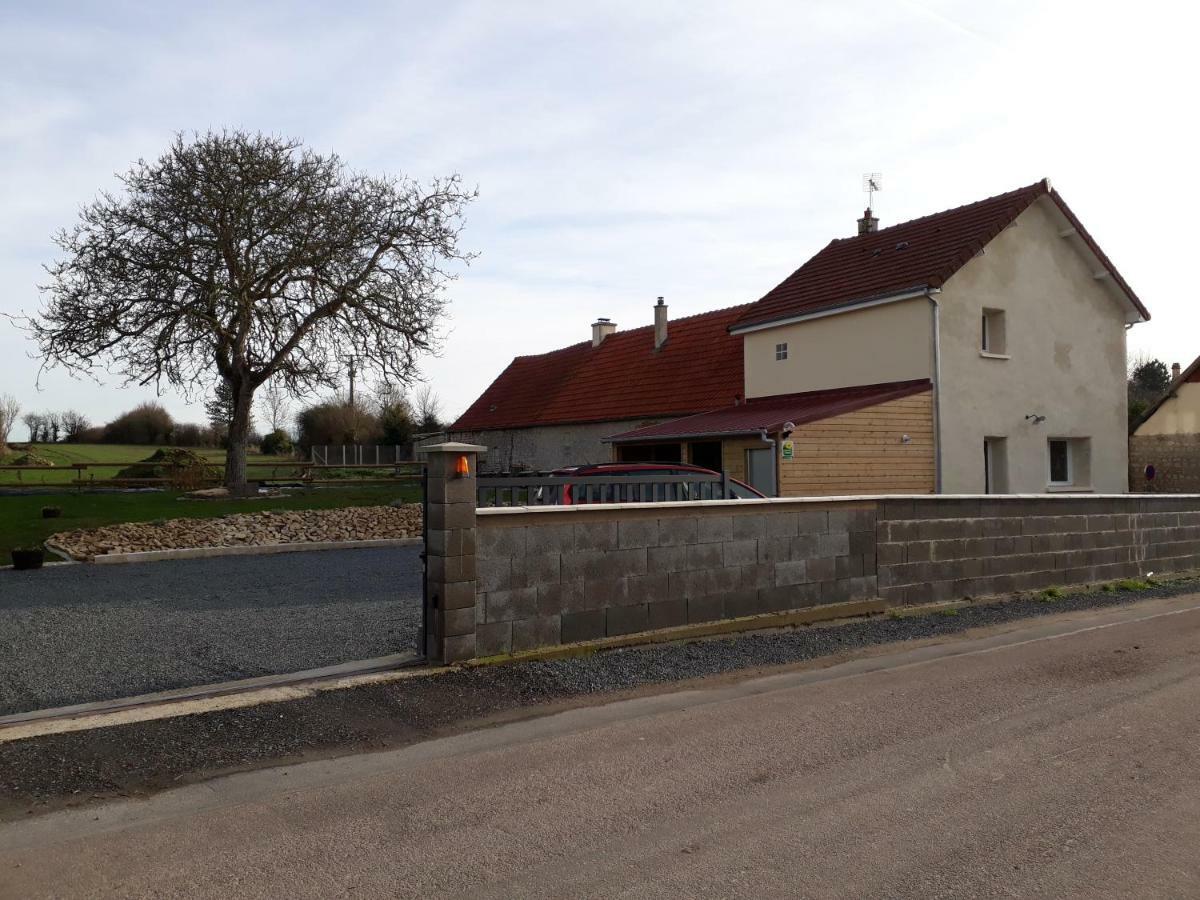 Gite " Le Vieux Noyer" Liesville-sur-Douve Luaran gambar