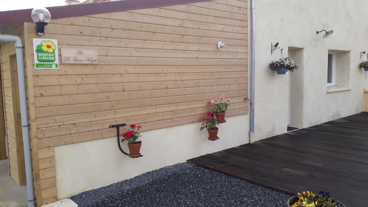 Gite " Le Vieux Noyer" Liesville-sur-Douve Luaran gambar