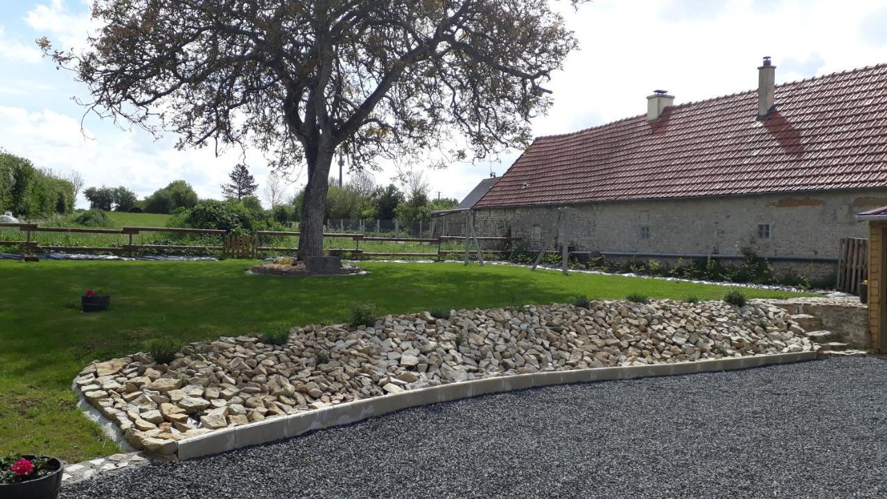 Gite " Le Vieux Noyer" Liesville-sur-Douve Luaran gambar